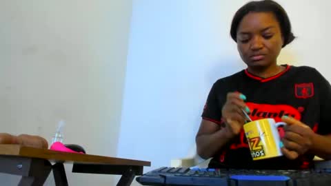 Snapshot of zamara__ chatting on February 14, 12:03 pm Zamara online show from February 14, 12:03 pm