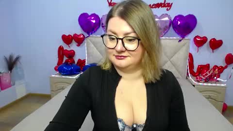 zannadreil online show from February 17, 7:01 pm