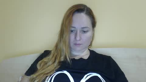 Snapshot of zara_red chatting on October 31, 8:40 am Kate. if im not here im here foxy red333 online show from October 31, 8:40 am