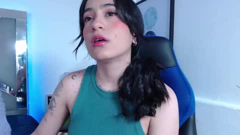 Snapshot of zaradames_ chatting on January 4, 4:12 am zaradames_ online show from January 4, 4:12 am
