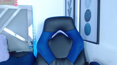 Snapshot of zaradames_ chatting on March 3, 4:43 am zaradames_ online show from March 3, 4:43 am