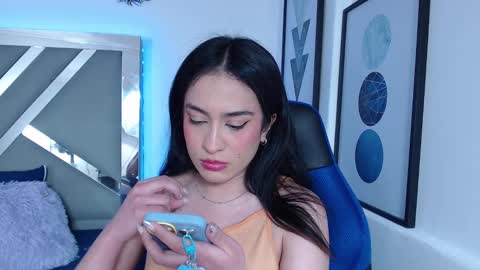 Snapshot of zaradames_ chatting on December 29, 5:42 am zaradames_ online show from December 29, 5:42 am