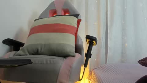 Zara . online show from February 13, 12:00 pm