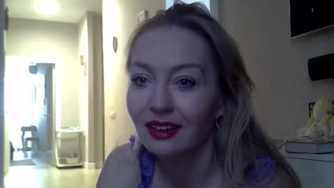 Snapshot of zarinaswift chatting on September 18, 4:22 am Zarina Swift online show from September 18, 4:22 am