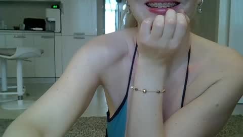 Snapshot of zarinaswift chatting on February 12, 4:44 am Zarina Swift online show from February 12, 4:44 am