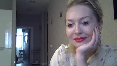 Snapshot of zarinaswift chatting on September 11, 4:35 am Zarina Swift online show from September 11, 4:35 am