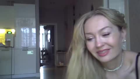 Snapshot of zarinaswift chatting on January 20, 4:10 am Zarina Swift online show from January 20, 4:10 am