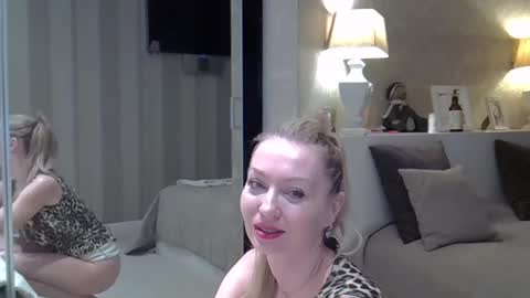 Snapshot of zarinaswift chatting on January 9, 4:30 am Zarina Swift online show from January 9, 4:30 am