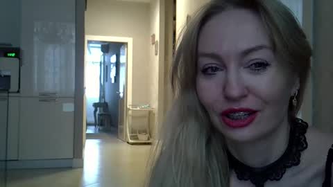 Snapshot of zarinaswift chatting on February 26, 5:13 am Zarina Swift online show from February 26, 5:13 am