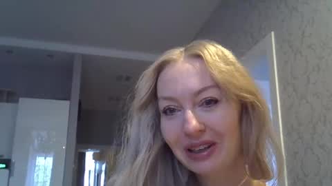Snapshot of zarinaswift chatting on December 9, 4:45 am Zarina Swift online show from December 9, 4:45 am