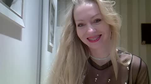 Snapshot of zarinaswift chatting on February 27, 4:41 am Zarina Swift online show from February 27, 4:41 am