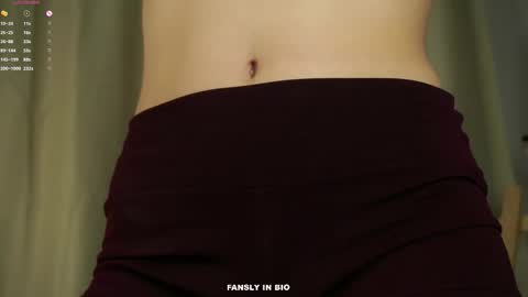 Snapshot of zeldaes chatting on October 19, 1:40 am Emilia online show from October 19, 1:40 am