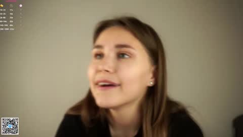 Snapshot of zeldaes chatting on September 30, 1:33 am Emilia online show from September 30, 1:33 am