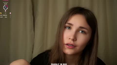 Snapshot of zeldaes chatting on October 16, 1:19 am Emilia online show from October 16, 1:19 am