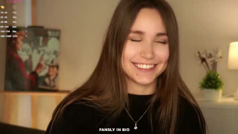 Snapshot of zeldaes chatting on October 21, 5:22 am Emilia online show from October 21, 5:22 am