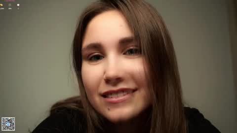 Snapshot of zeldaes chatting on October 5, 1:32 am Emilia online show from October 5, 1:32 am