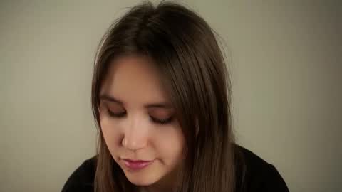 Snapshot of zeldaes chatting on September 28, 1:23 am Emilia online show from September 28, 1:23 am