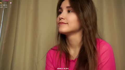 Snapshot of zeldaes chatting on October 23, 5:24 am Emilia online show from October 23, 5:24 am