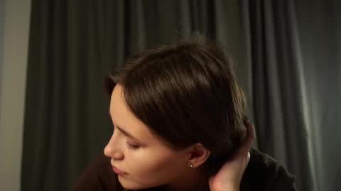 Snapshot of zeldaes chatting on September 26, 1:03 am Emilia online show from September 26, 1:03 am