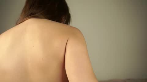 Snapshot of zeldaes chatting on September 29, 1:32 am Emilia online show from September 29, 1:32 am