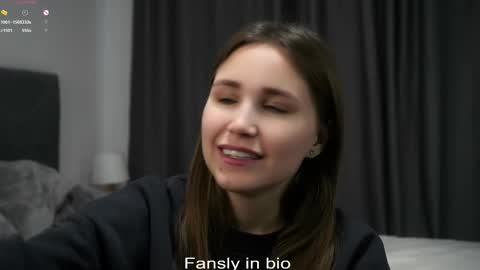 Snapshot of zeldaes chatting on October 13, 1:41 am Emilia online show from October 13, 1:41 am