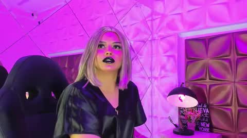 zendayaroux online show from September 25, 4:11 am