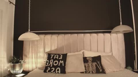 zhally_dee online show from December 18, 8:13 pm