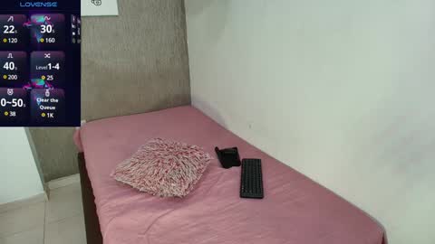 ZHAMIRA  ANDRES online show from January 27, 3:37 am