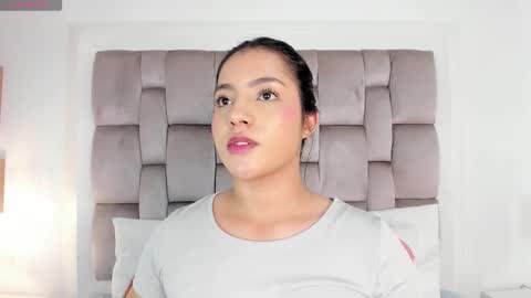 zharia_lux25 online show from February 8, 4:33 pm