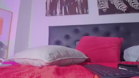 zhia  zeus online show from December 21, 6:39 am