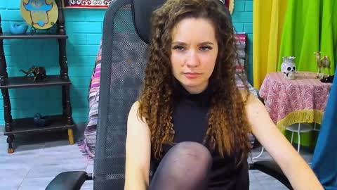 zianichols online show from February 5, 12:27 pm