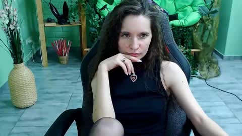 zianichols online show from March 11, 10:09 pm