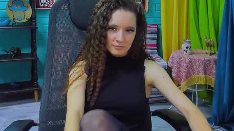 zianichols online show from January 24, 12:52 pm