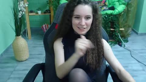 zianichols online show from February 10, 10:19 pm