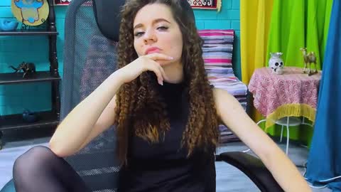 zianichols online show from January 31, 12:40 pm