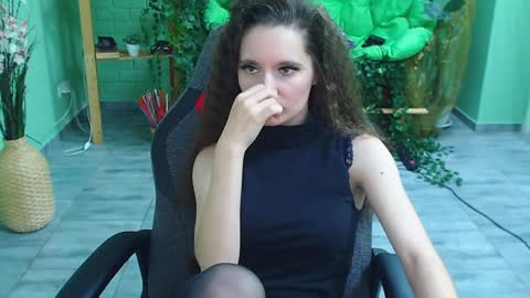 zianichols online show from January 24, 11:02 pm