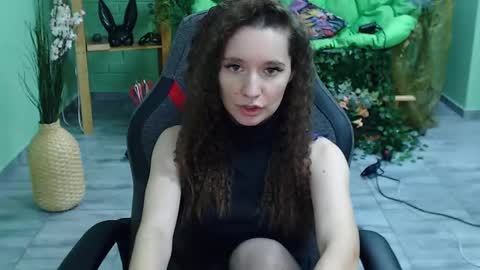 zianichols online show from February 20, 9:44 am