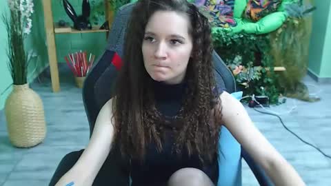 zianichols online show from February 27, 11:52 am