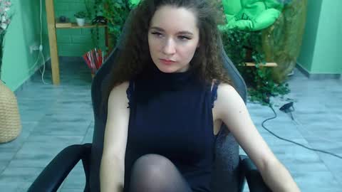 zianichols online show from February 3, 10:32 pm