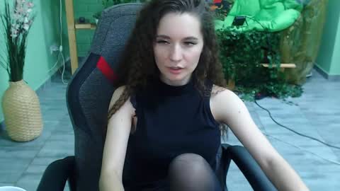 zianichols online show from February 4, 11:16 pm