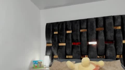ziataylor online show from May 15, 11:29 pm