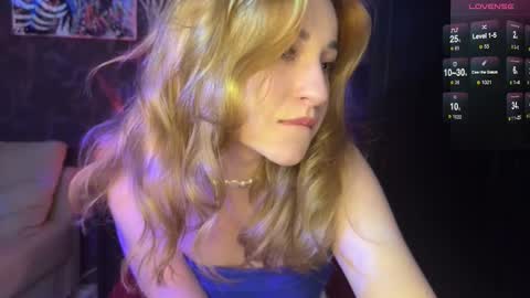 Snapshot of zoe__0 chatting on February 18, 7:10 pm Zoe online show from February 18, 7:10 pm