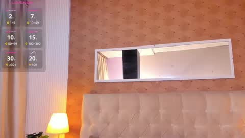 ZOEE online show from October 18, 10:00 pm