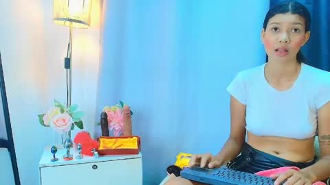 Zoe Blake online show from May 7, 4:28 am