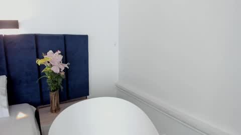 Zoe  online show from December 18, 11:13 am