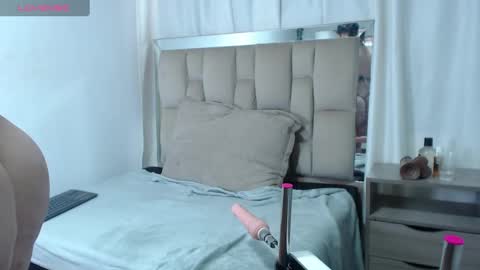 Snapshot of zoe_curvy chatting on February 28, 12:52 pm Zoe online show from February 28, 12:52 pm