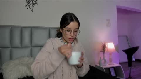 zoe_dear online show from March 27, 6:52 pm