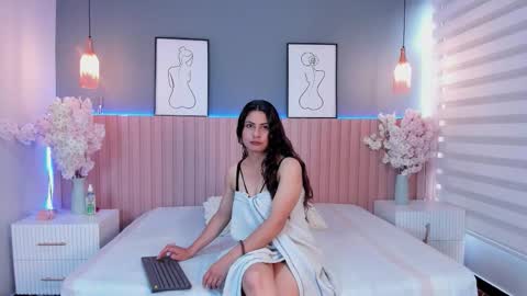 zoe_henderson online show from February 22, 1:01 pm