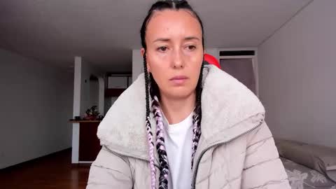 ZOE online show from November 25, 8:09 pm