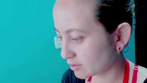 Snapshot of zoe_jones2 chatting on December 31, 12:15 pm Zoe online show from December 31, 12:15 pm